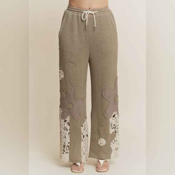 Pants - NWT - Boho Bloom - Pants